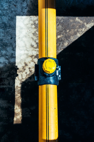 Gele buis met waterstof