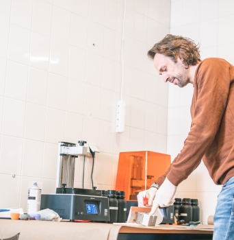 Jelmer Siekmans aan het werk