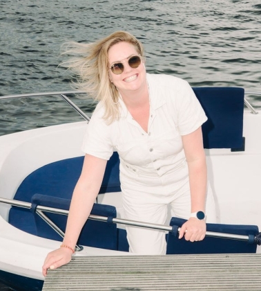 Maaike Bloupot op de boot van haar ouders
