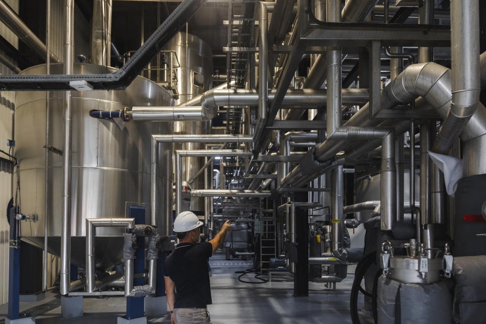 Goedhart Borgesius in zijn bio-raffinaderij voor plantaardige oliën en vetten.